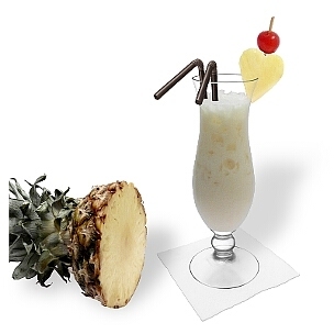 Piña Colada ist ein leckerer Kokosnuss-Cocktail aus Brasilien.